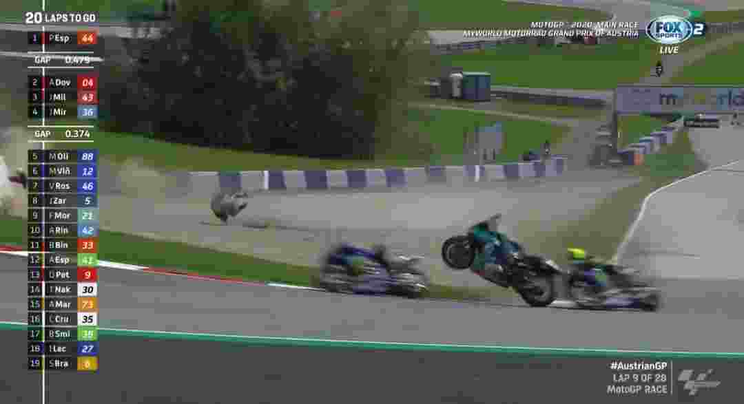 Kecelakaan Horor di MotoGP Austria, Motor Melayang Valentino Rossi