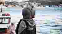 Ide Gaya Hijab ke Pantai