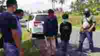 Polisi melakukan olah TKP pencurian motor dengan modus menyamar Satgas Covid di Kecamatan Langensari Kota Banjar. Foto: Bayu/sakata.id