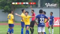 Wasit curang di laga Bandung United vs Farmel FC