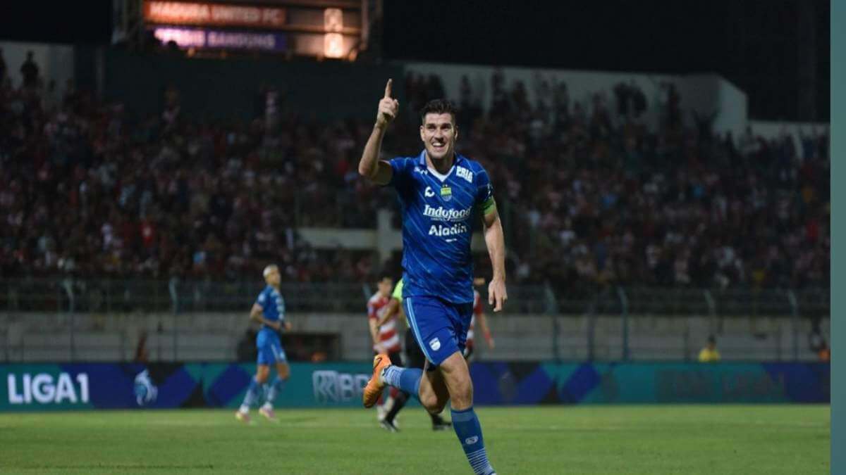 Persib menang Atas Madura United, Terus Pepet Borneo FC