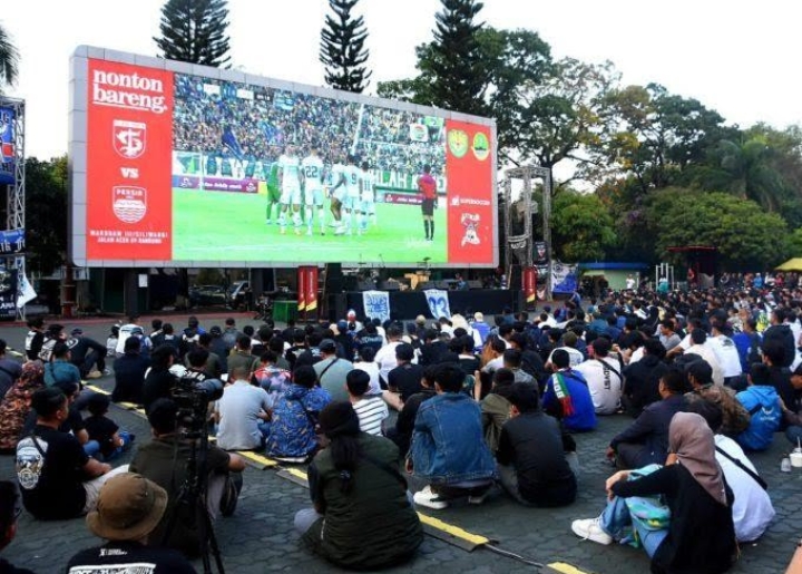 Nobar Persib vs Madura United