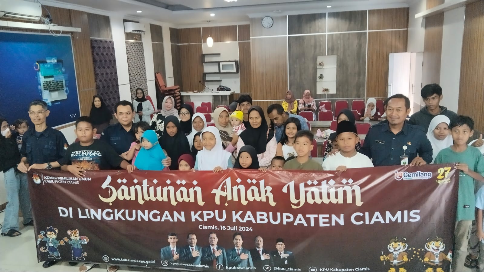 KPU Ciamis berbagi