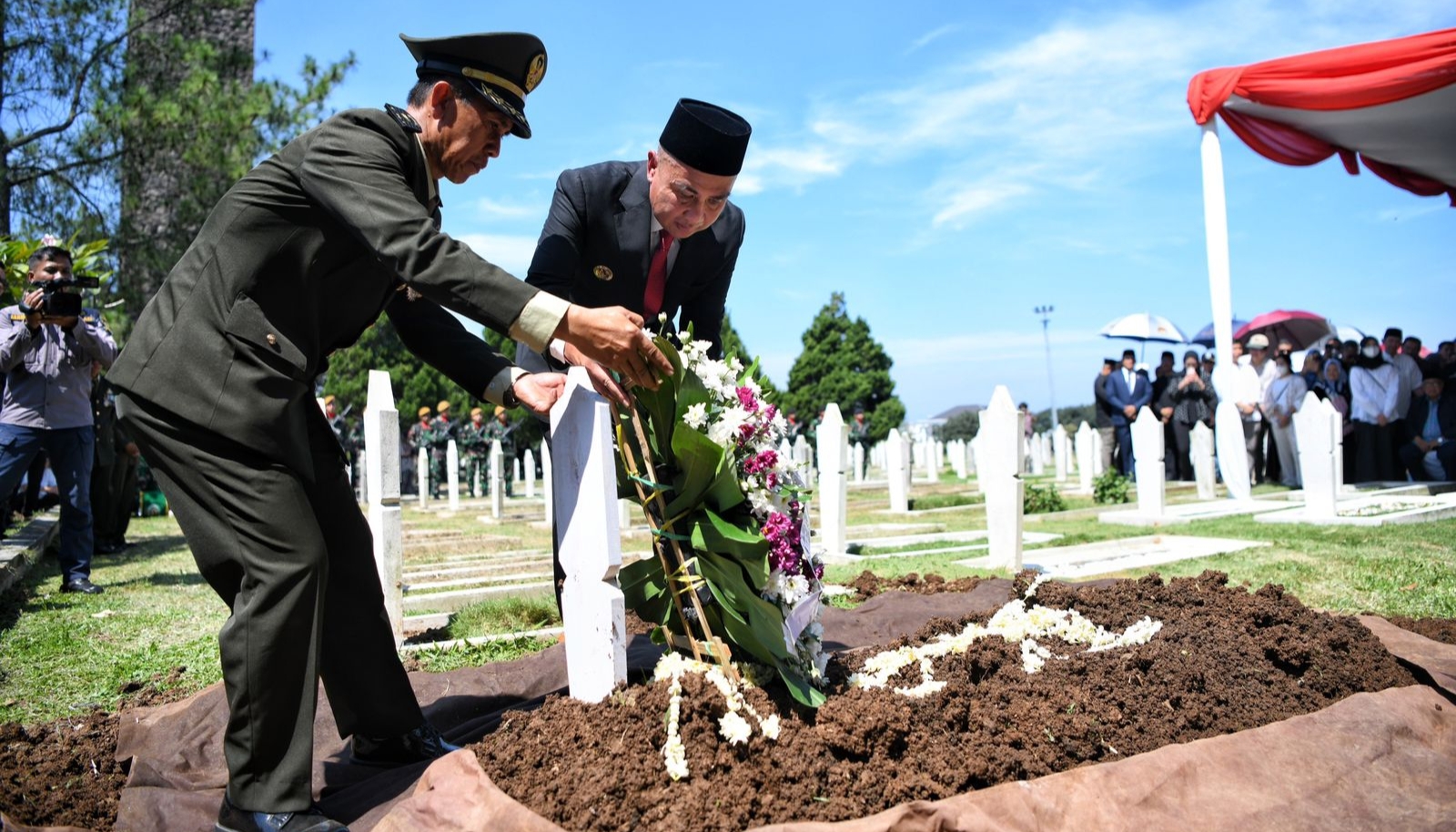 Mantan Gubernur Jawa Barat Nana Nuriana Wafat