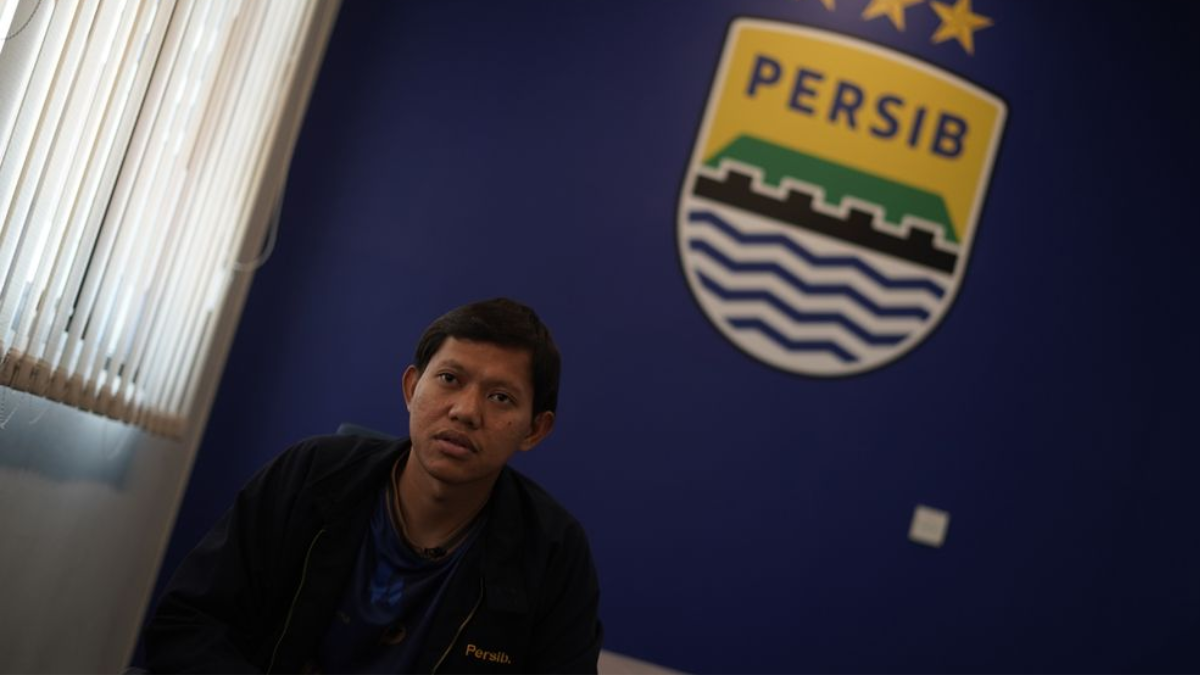 Tak Ada Angin dan Hujan, Adam Alis Gabung Persib Bandung