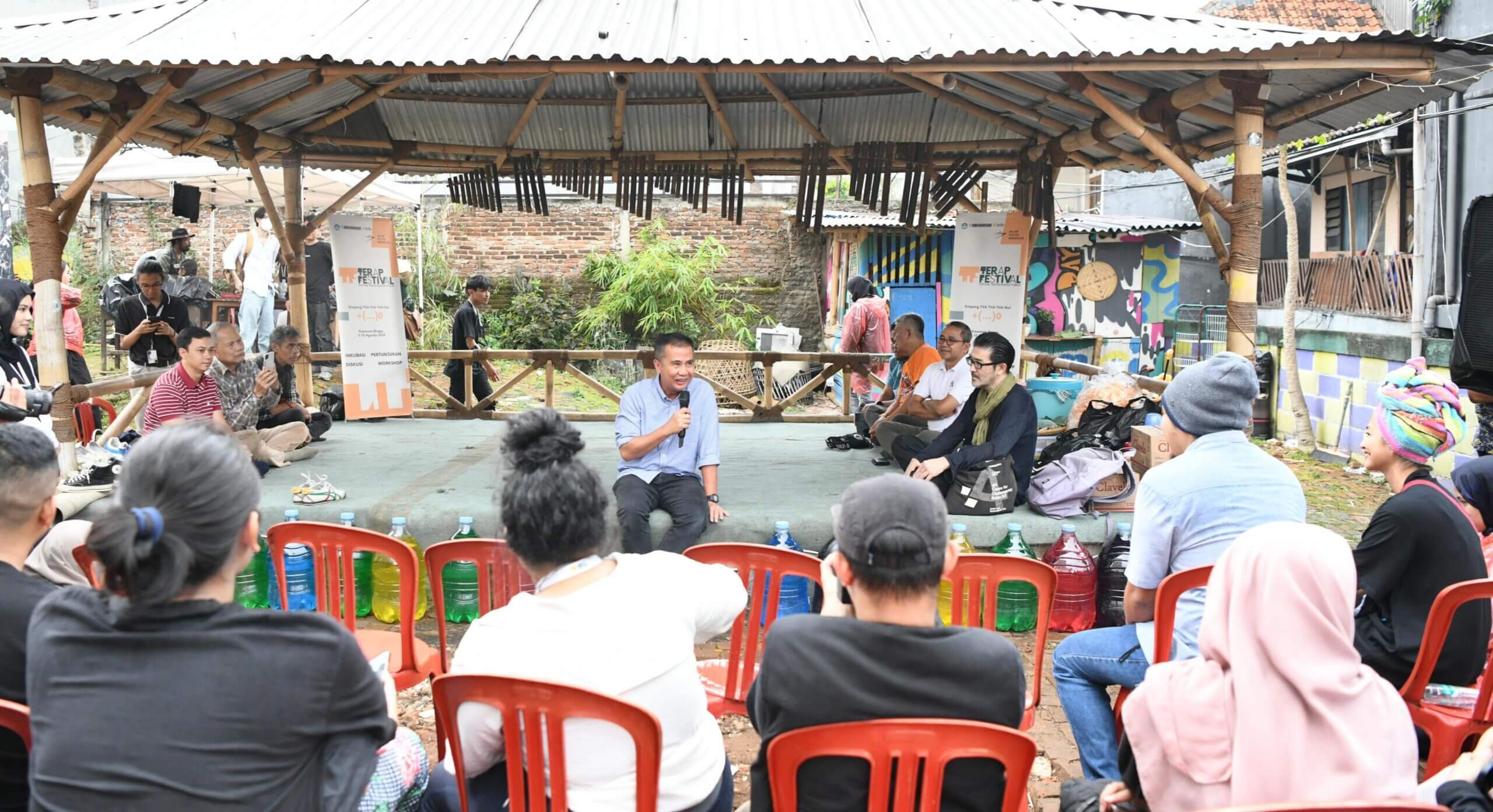 Teater Ruang Publik di Braga Bandung