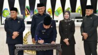 Penandatangani Kesepakatan KUA - PPAS 2024